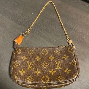 Louis Vuitton pochette